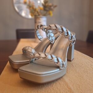 Elegant Gold Braided Strap Platform Block Heels Like New!! Sz 8.5